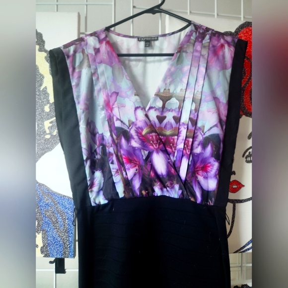 Express Floral Ruched Bodycon Cocktail Dress Size Medium Black and Purple - Picture 1 of 5